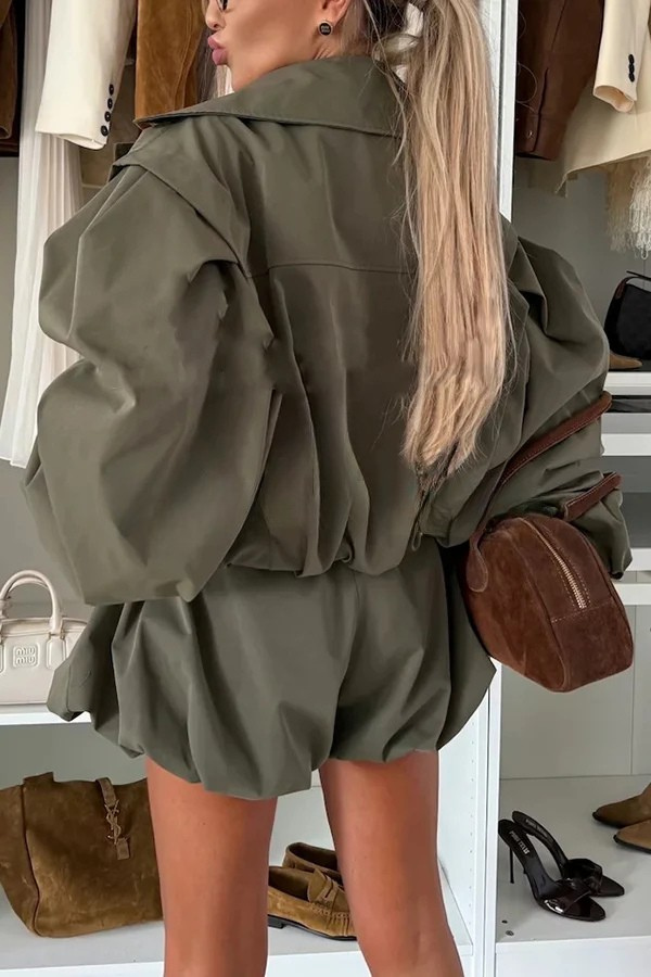 Completo con Giacca bomber casual e Pantaloncini a campana con elastico in vita